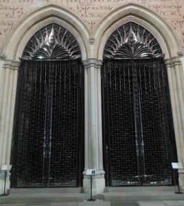 Royal Wedding Gates, 6.0 m x 2.4 m. Winchester, UK.Courtesy of Simon Robinson.